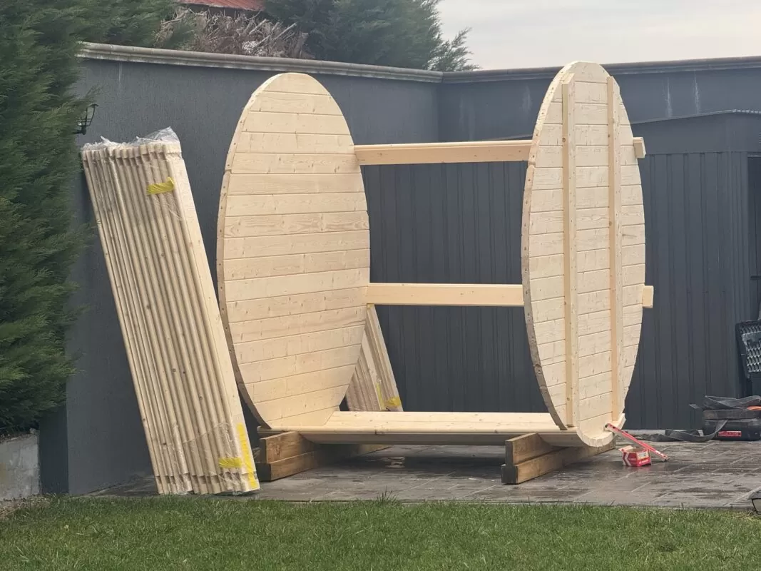 Construcție sauna exterioară